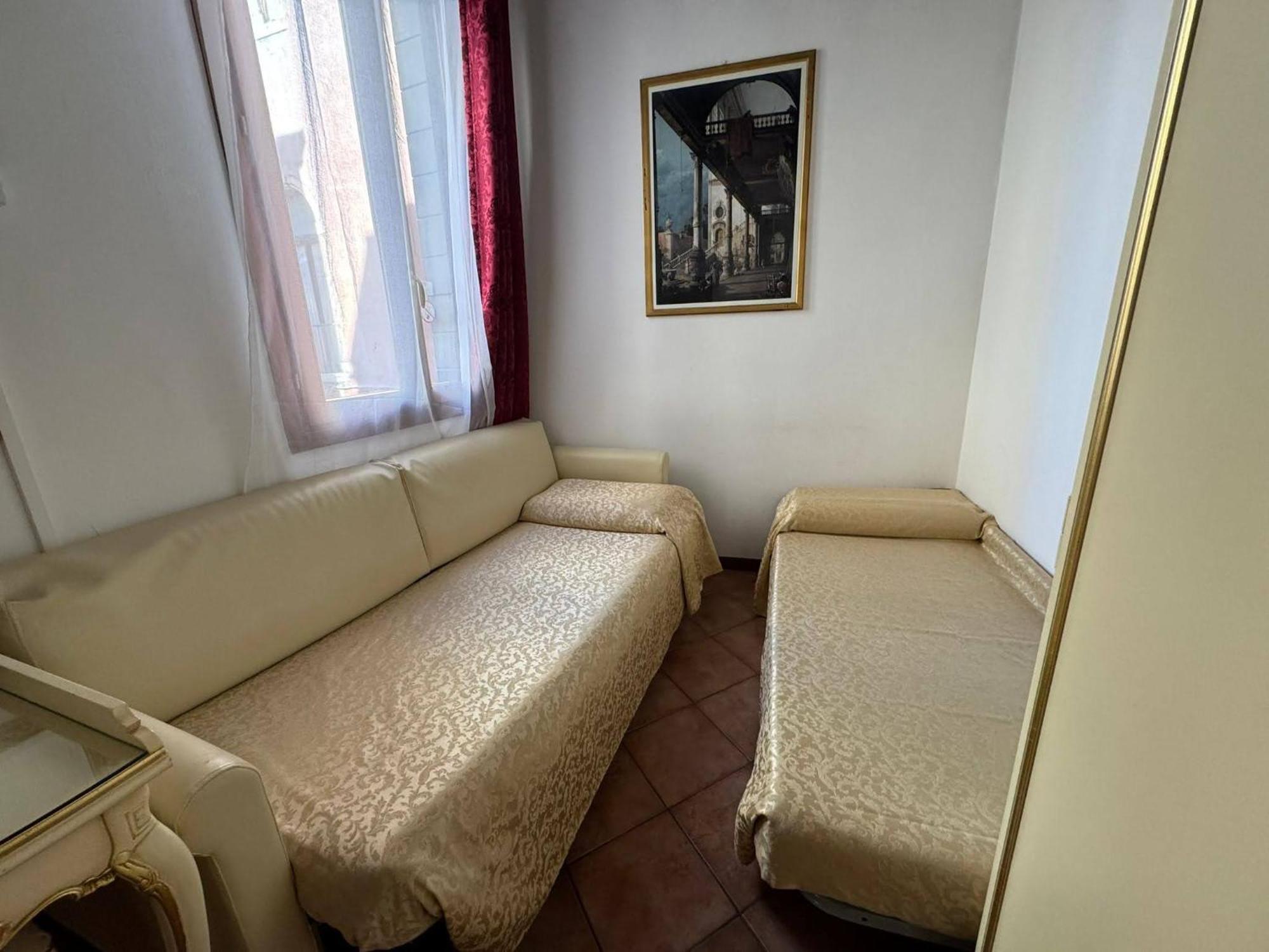 Ss. Giovanni E Paolo Affittacamere 2*