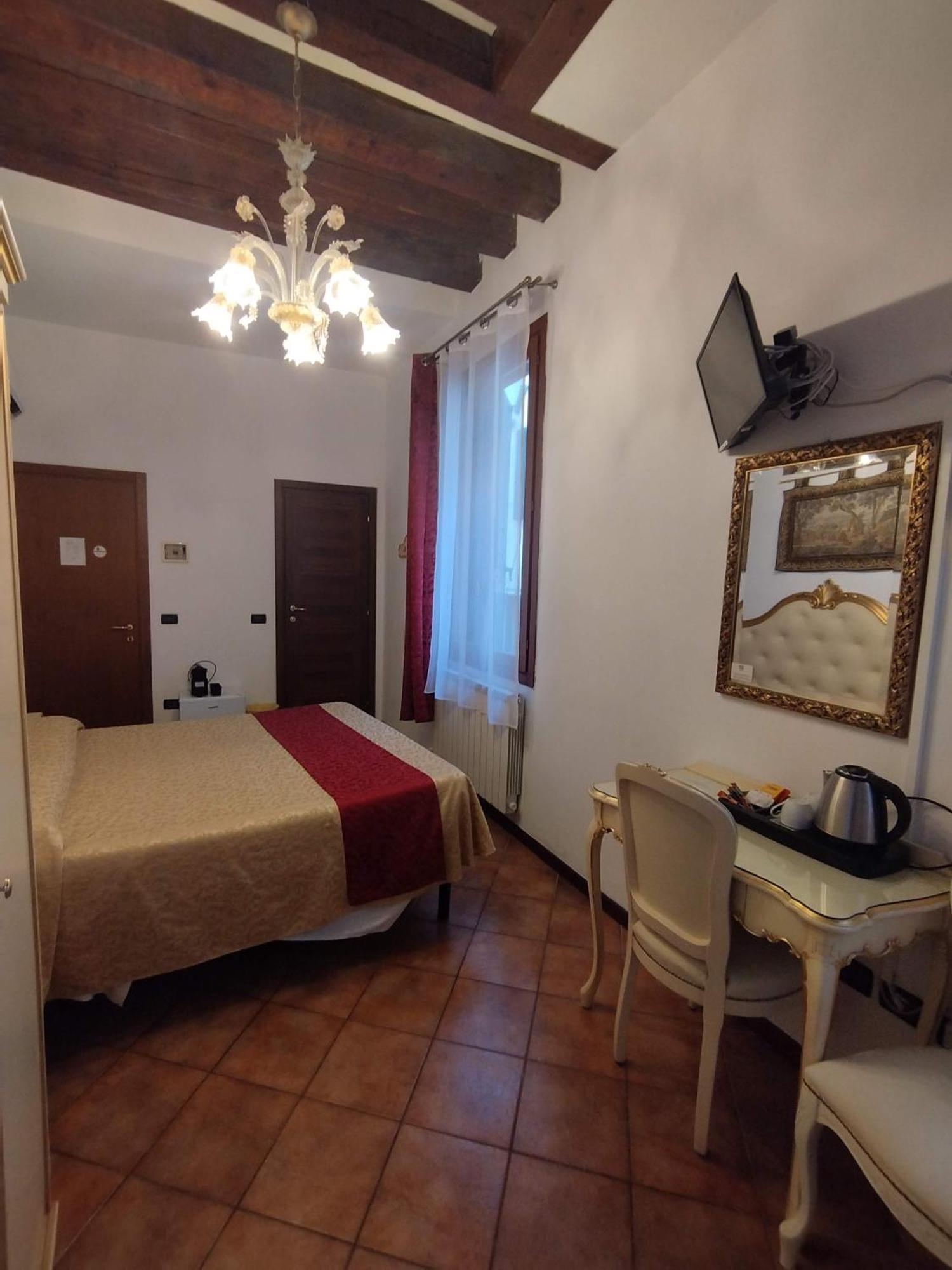 Gasthof Alloggi Ss Giovanni E Paolo 2*